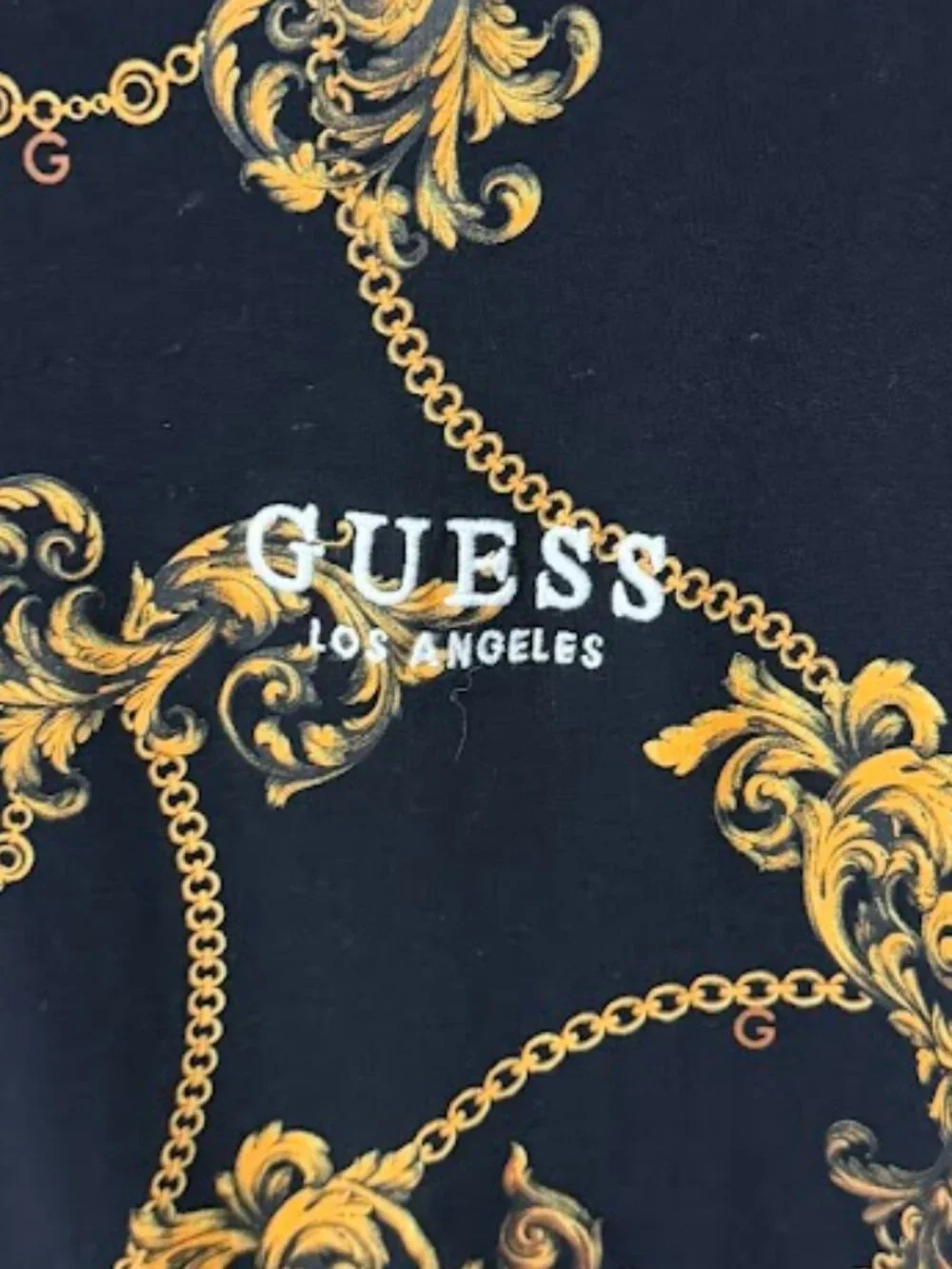 GUESS Baroque Chain Print Tee Black Gold Logo T-Shirt Size M - Picture 6 of 7